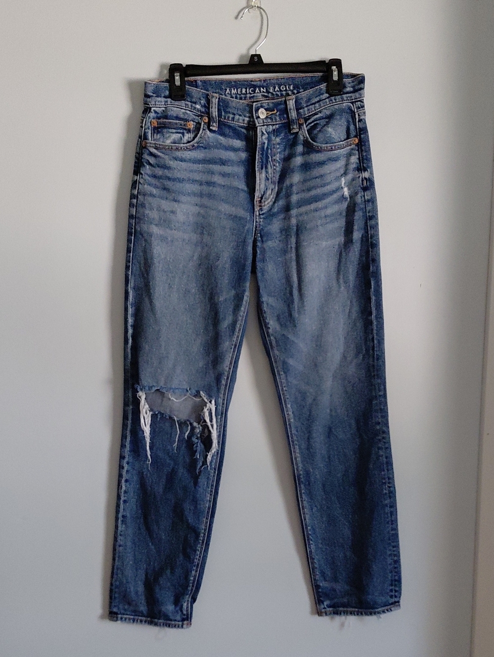 American Eagle Super High Rise Straight Distressed Medium Wash Denim Jeans Sz 4